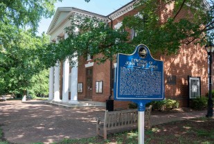 UVA Professor's Expertise Sought To Overturn Indictment of Black Man Lynched in 1898